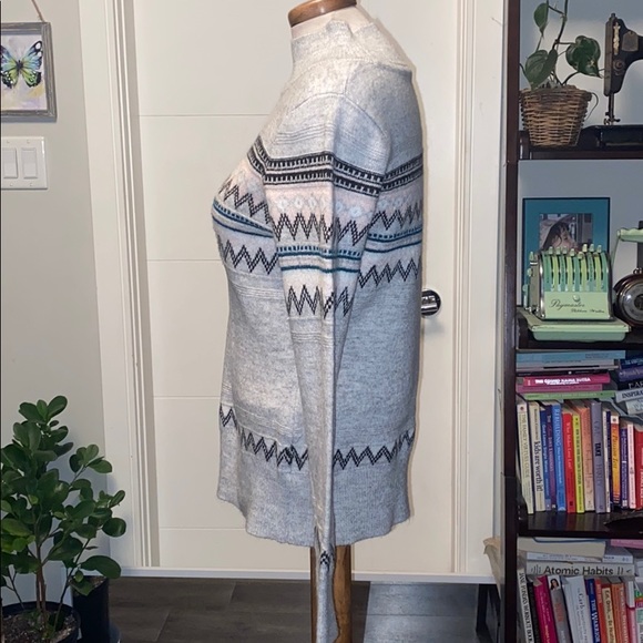 NWOT Med Comfy Cozy Sweater - Picture 3 of 5